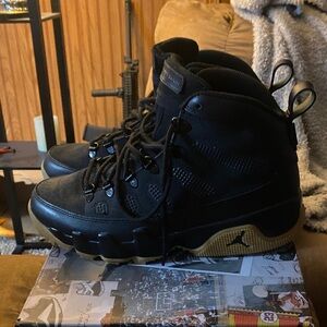 Jordan Retro Boot NRG in Black and Gold